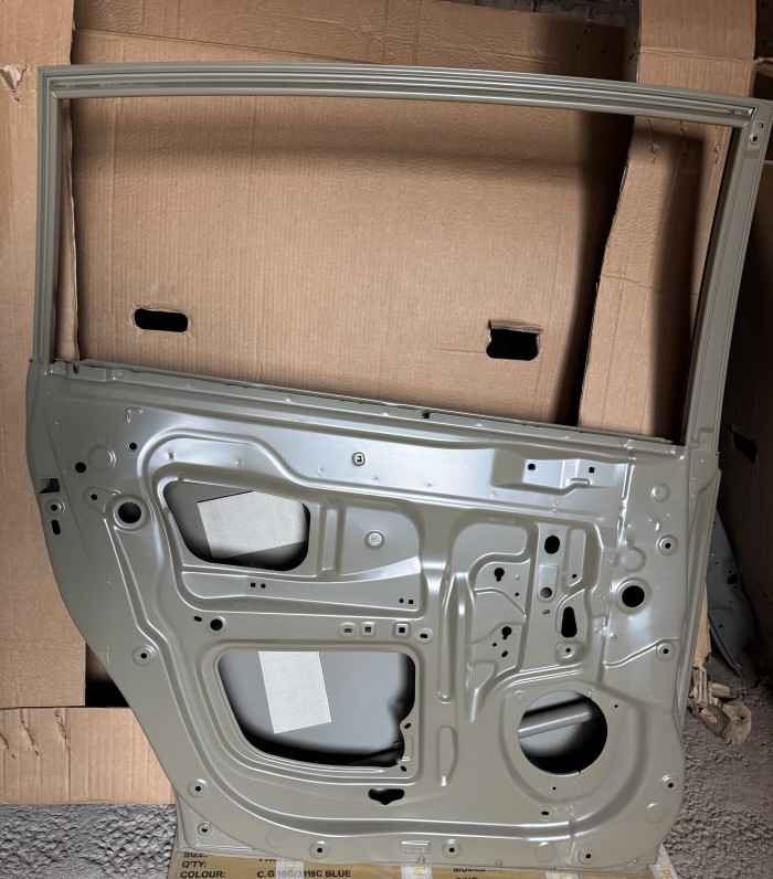 Дверь Toyota Corolla Verso 2004-2009 670040F010 задняя левая