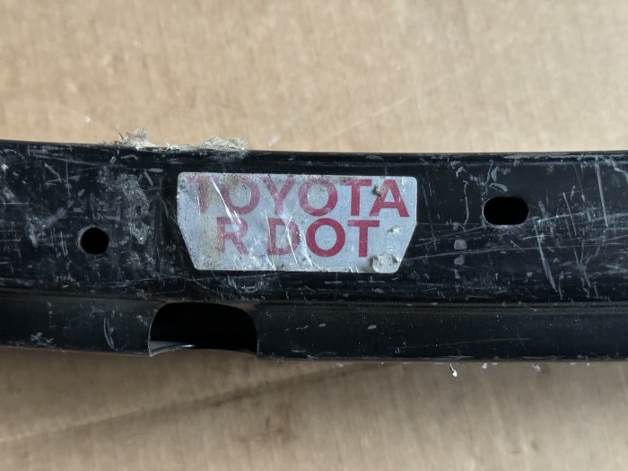 Усилитель бампера передний Toyota Camry XV30 2001 - 2006 5202133110