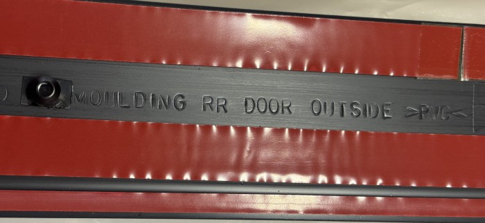 Молдинг двери задней правой Toyota Land Cruiser FZJ100 7574160180