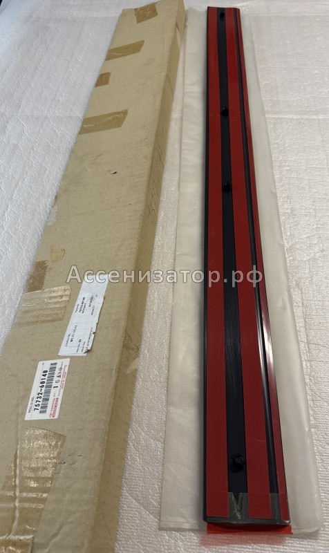 Молдинг передней левой двери Toyota LAND CRUISER 100 7573260140