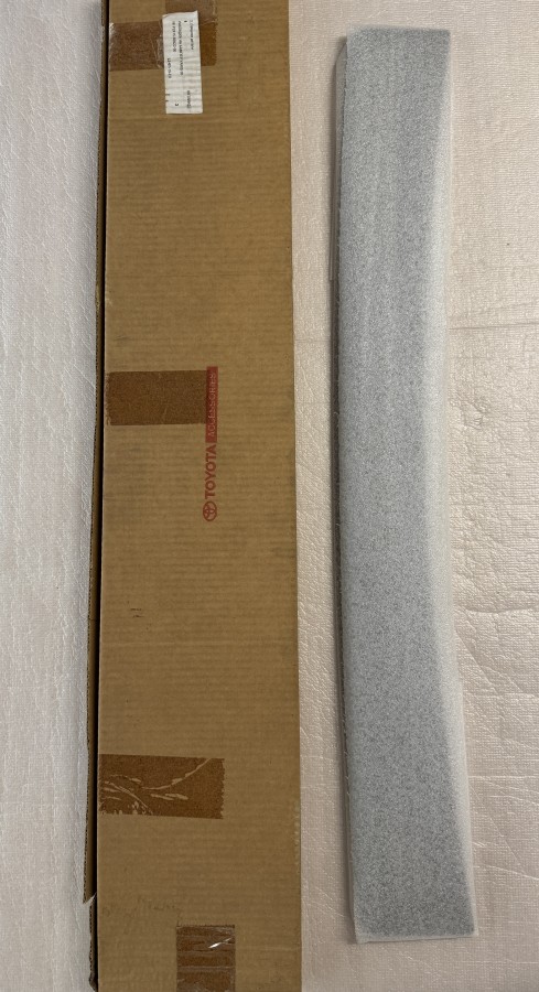 Накладка на задний бампер TOYOTA Yaris PZ415B952200