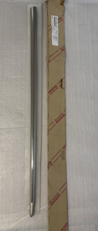 Молдинг передней правой двери TOYOTA CAMRY V30 7573133190E0